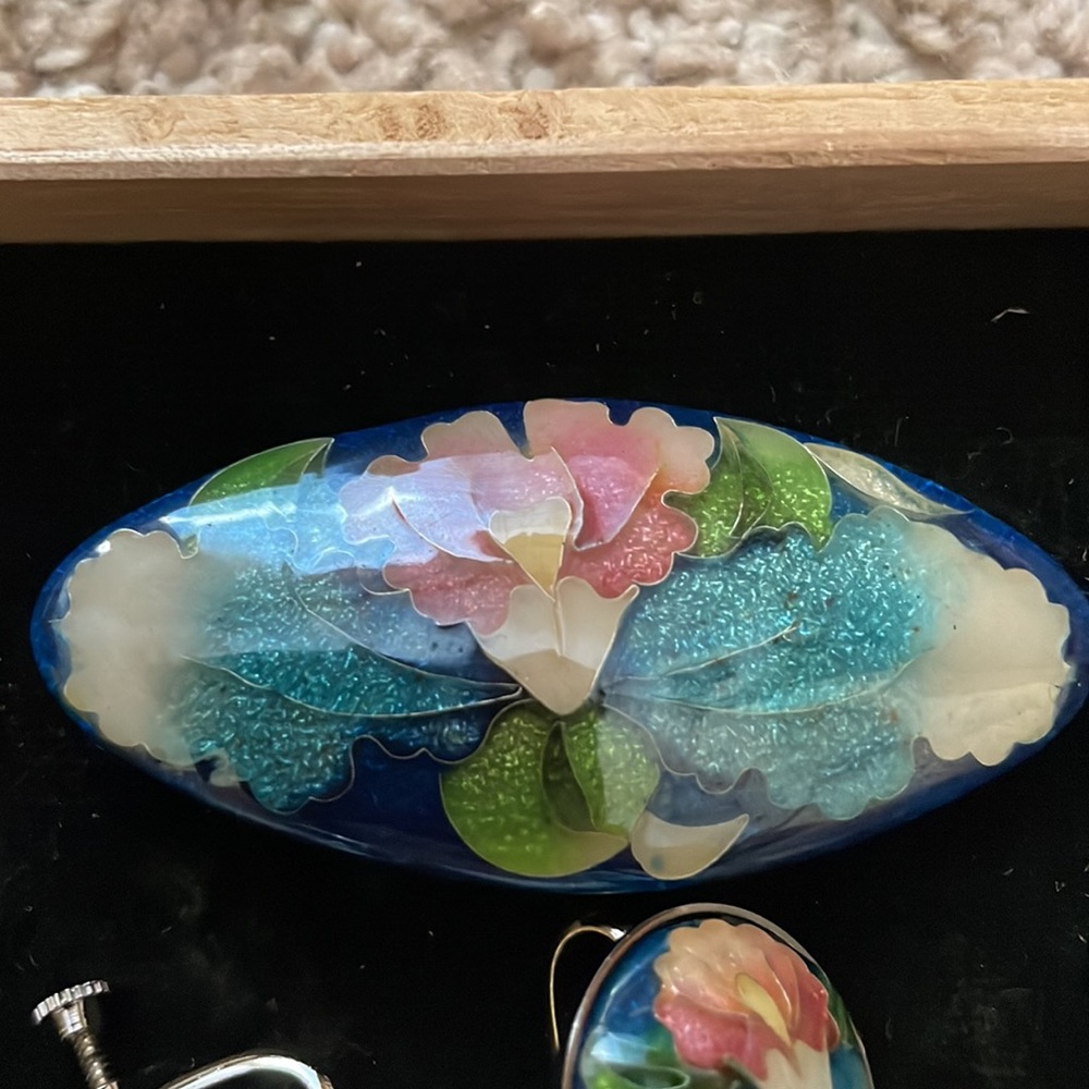 New Brooch and Clip on Earrings - Picture 2 of 4